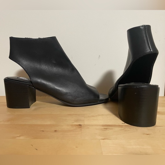 Open toe, open heel black heeled sandals - Picture 2 of 5